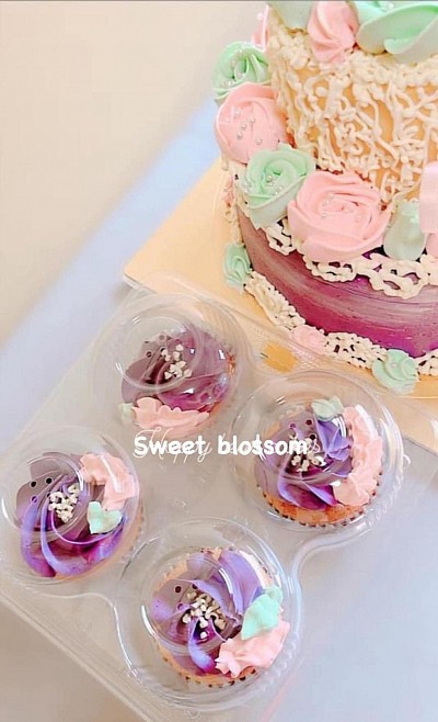 Cupcakes set